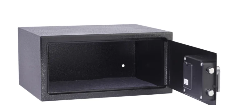 Szeroki sejf elektroniczny na laptopa Yale YLV/200/DB3 – otwarty